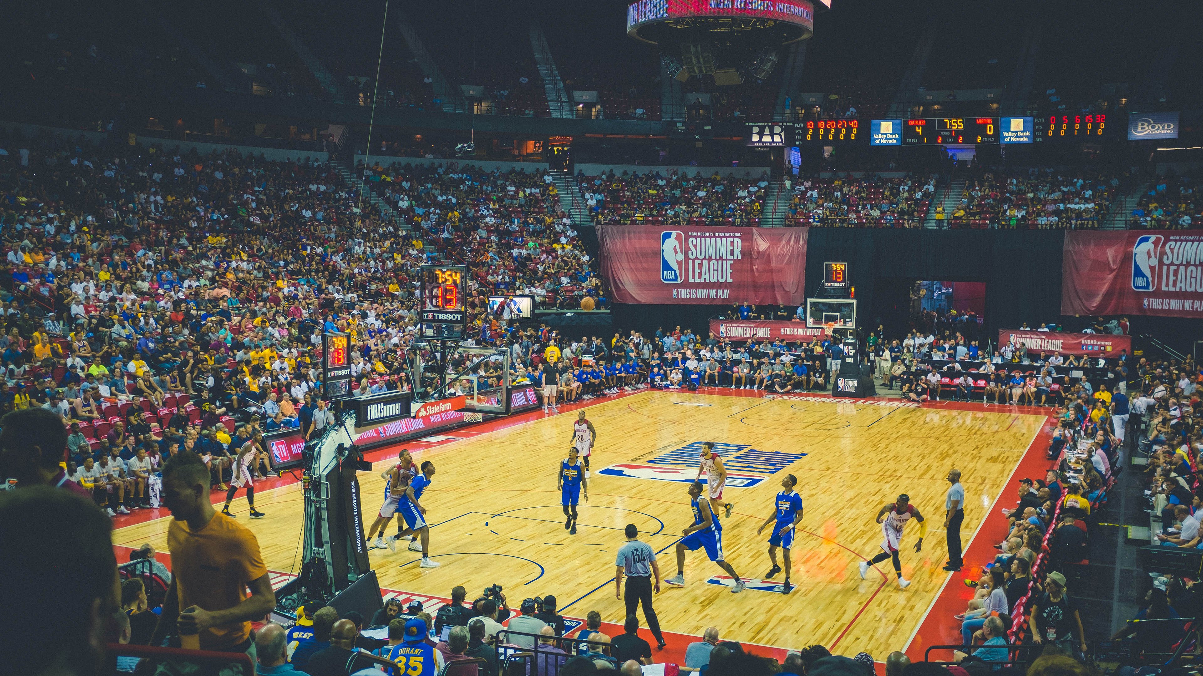 华体会网页版-76人新援首秀惊艳，恩比德大赞潜力，76人队恩比德受伤